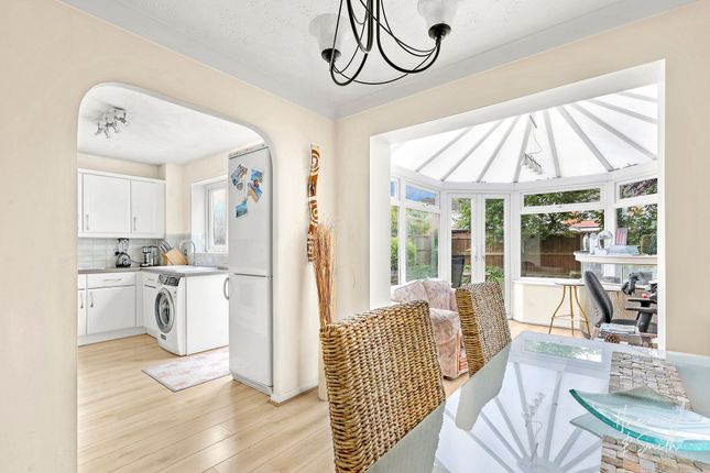 15 Kestrel Road, Waltham Abbey photo 2