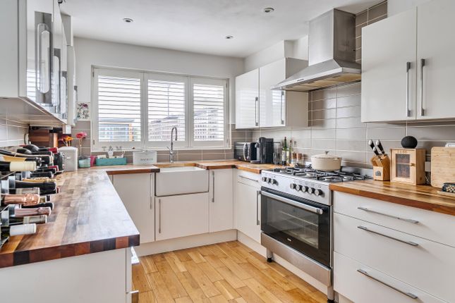 99, Cottimore Lane, Surrey photo 3