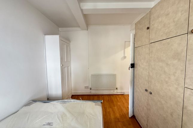 10-11 Snowfields, London photo 3