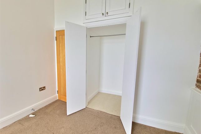 Flat to rent in Fort Crescent, Margate