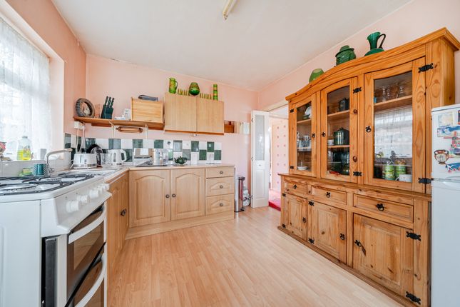26 Colin Road, Taunton photo 4
