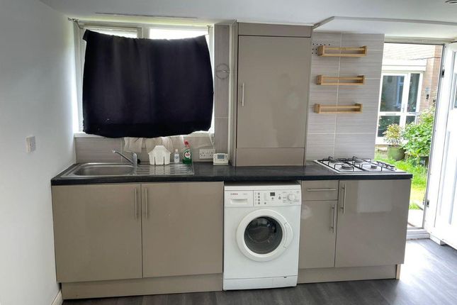 14, Pocklington Close, London photo 2