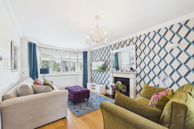 8 Bury Avenue, Ruislip photo 2