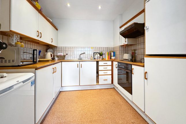 39 Kings Lodge, King George V Road, Amersham photo 2