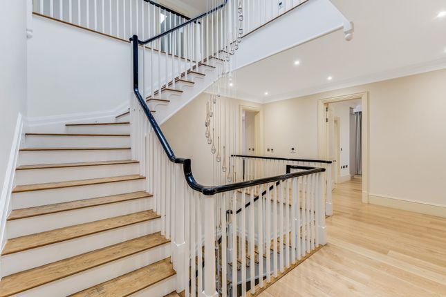 1a Roedean Crescent,, London, London photo 3