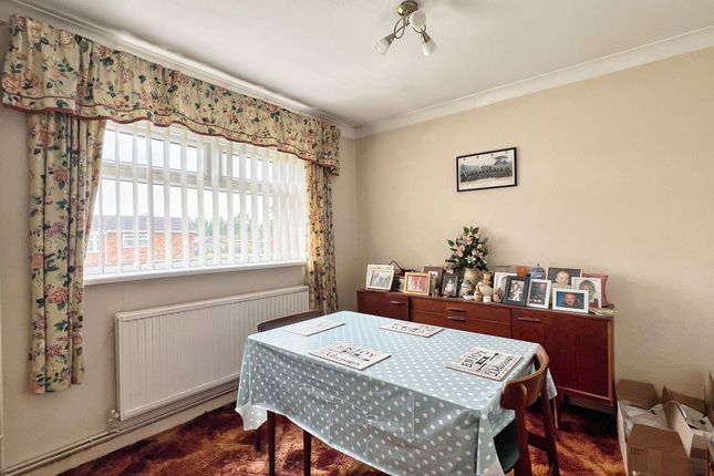 24 Chorley Wood Close, Bridgend photo 3