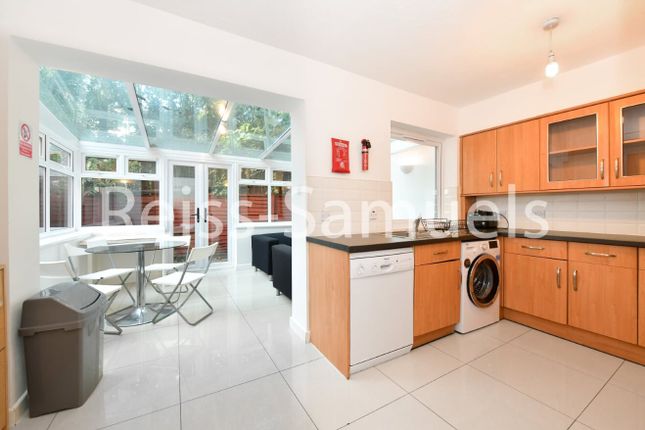 Thumbnail Town house to rent in Barnfield Place, London