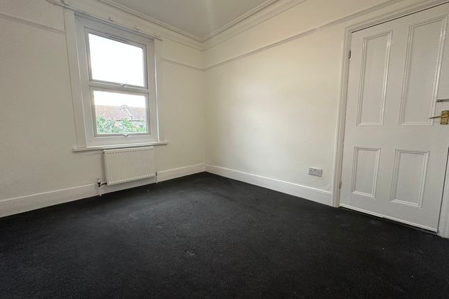 Flat 1, 45c Wellwood Road, Ilford photo 4