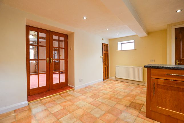 End terrace house to rent in Almondbury Bank, Moldgreen, Huddersfield