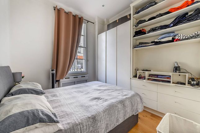 Flat for sale in St Georges Square, Pimlico, London
