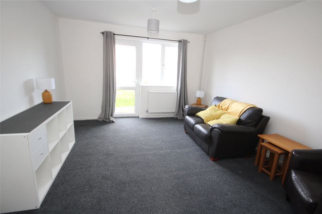 8, Beaulieu Close, Hampshire photo 3