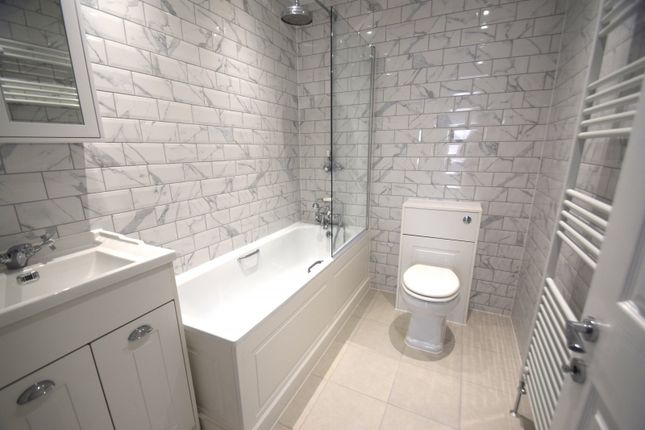 Flat 5, Broadway House, Leigh-on-Sea photo 4