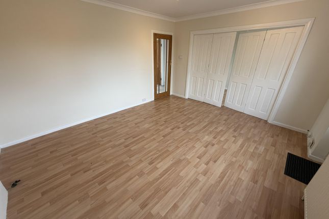 25, Garden Close, Ruislip photo 4