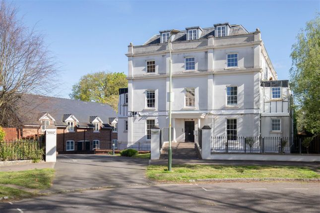 Town house for sale in Lawnswood Court, Wellington Square, Cheltenham