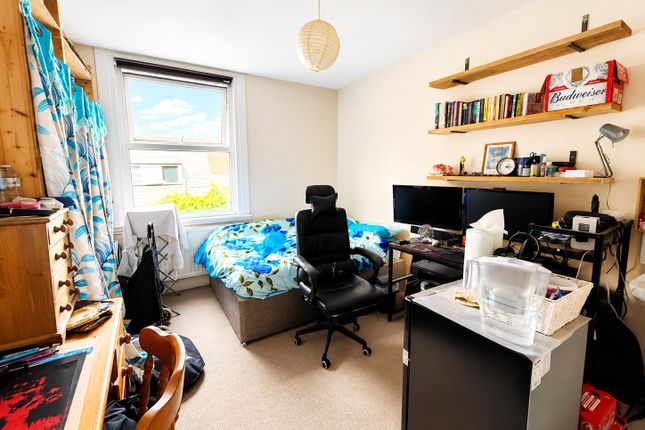 9, Limes Grove, London photo 4