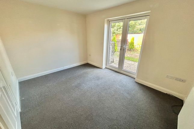 2, Highfield Close, MANSFIELD photo 5
