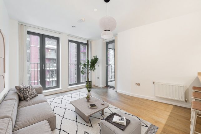 13 Malthouse Road, London photo 2