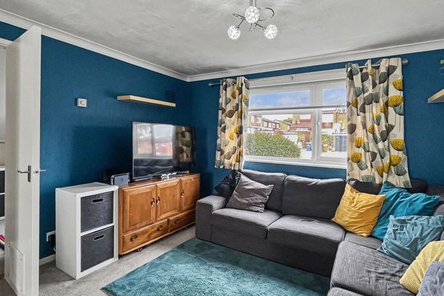 7, Oakwood, Flackwell Heath photo 2
