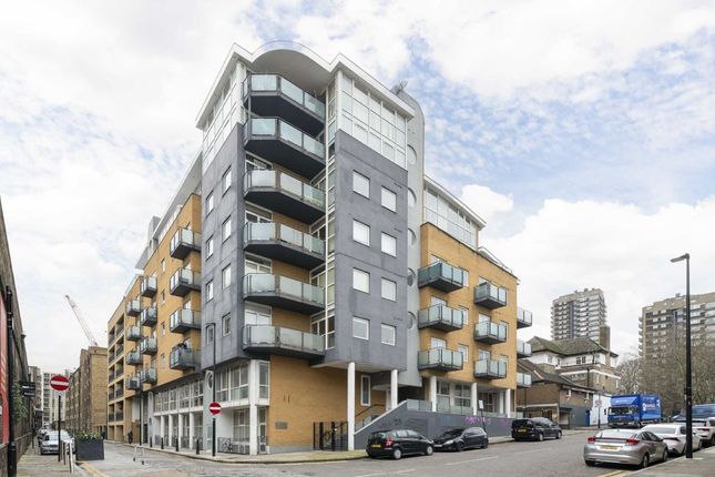 Flat for sale in Artichoke Hill, London