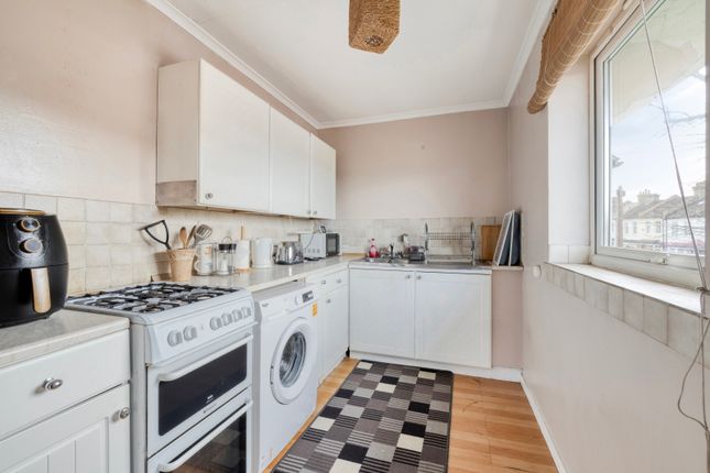 Flat 14, 110, Benhill Road, Sutton photo 4