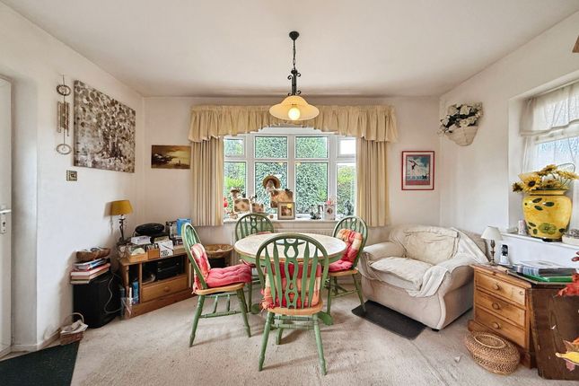 11 Midway, Cheadle photo 3