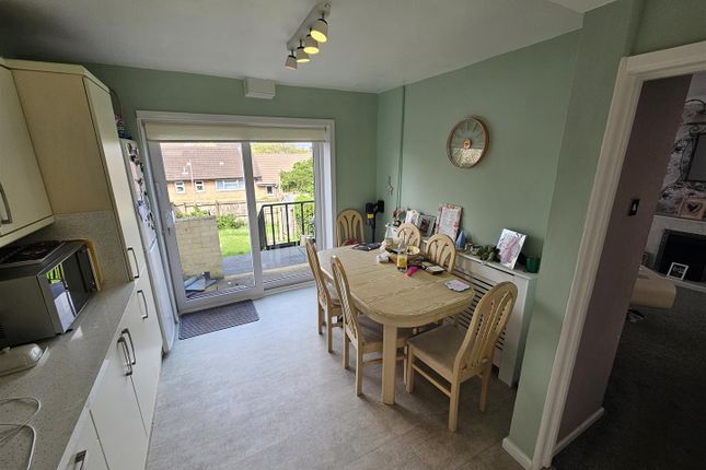 15, Yew Tree Close, Pentrebane, Cardiff photo 5