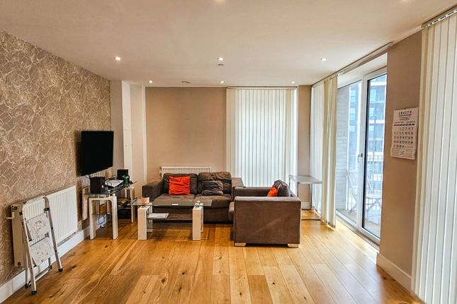 306, 6, Caxton Street North, London photo 2