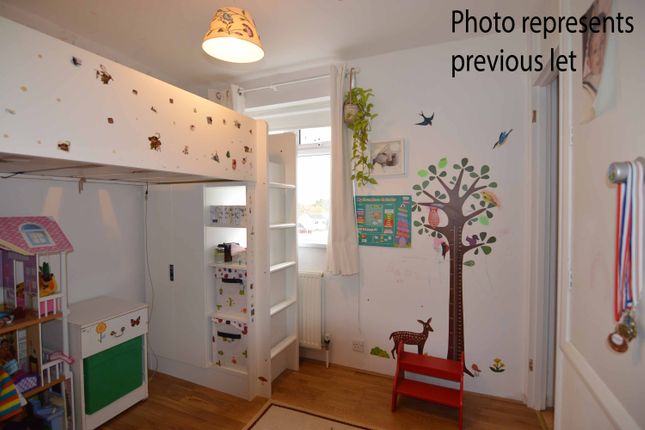 4, Owl Close, Wokingham photo 4