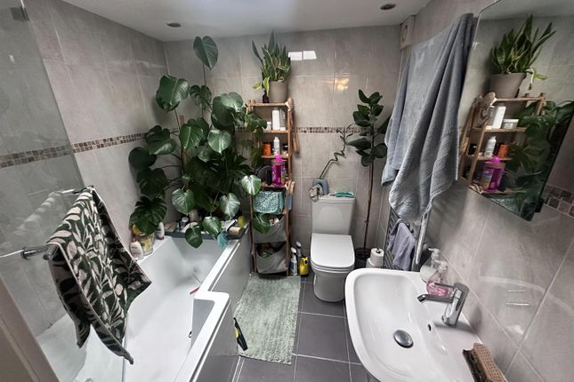 Bathroom.Jpeg