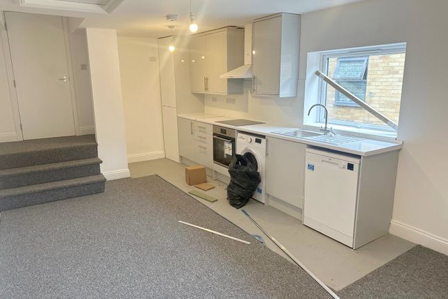 Thumbnail Maisonette to rent in High Street, Walthamstow