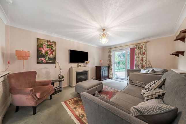 18, Octavia Way, Staines-upon-Thames photo 4