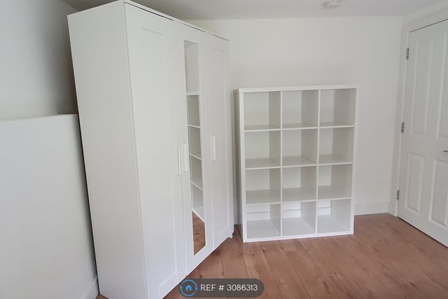 Flat, London photo 2