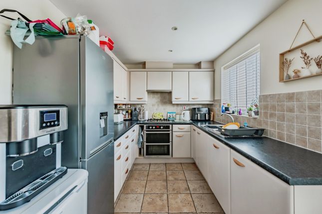 17, Victoria Mews, Crawley photo 4
