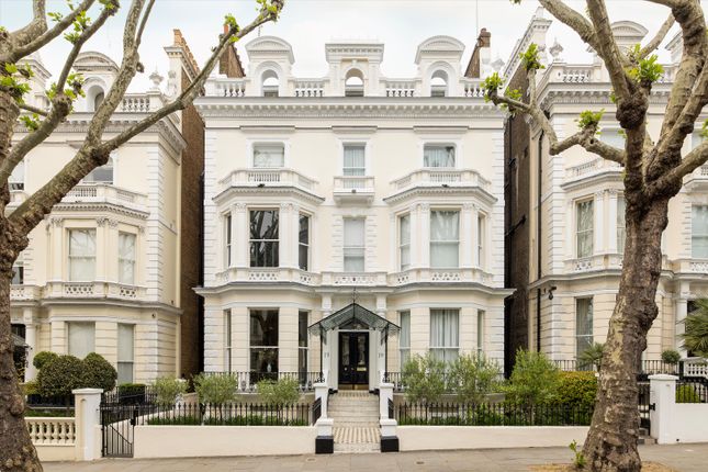 Flat for sale in Holland Park, London