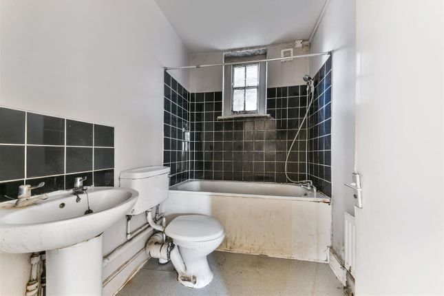 Flat for sale in Roscoe Street, Bunhill