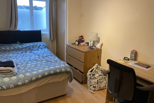 Flat to rent in Mundy Place, Cathays, Cardiff