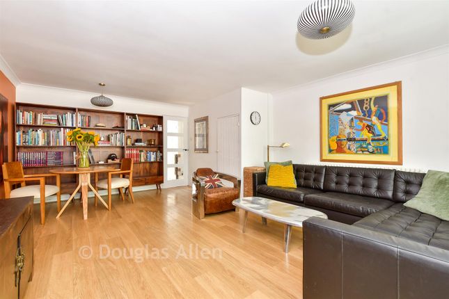 6, Highfield Green, Epping photo 4