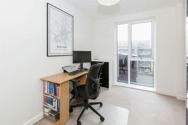 Flat for sale in Windsor Road, Slough