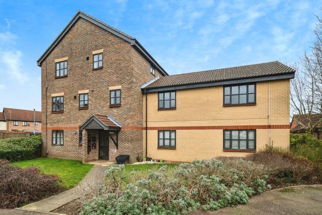 Flat to rent in Aynsley Gardens, Church Langley, Harlow