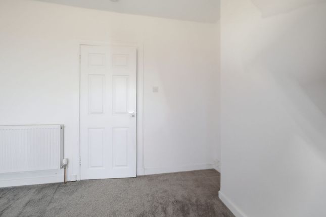 49 Croftside Avenue, Glasgow photo 4