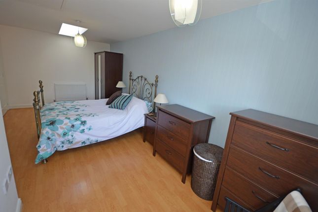 22, Clementine Road, Swindon photo 4
