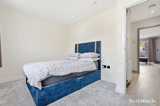 Flat 1, Garland Court,, Sun Street, Essex photo 5