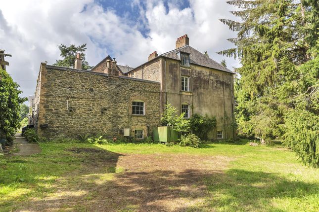 Country house for sale in Llanfyllin