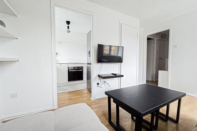 7, Plumtree Close, Dagenham photo 5