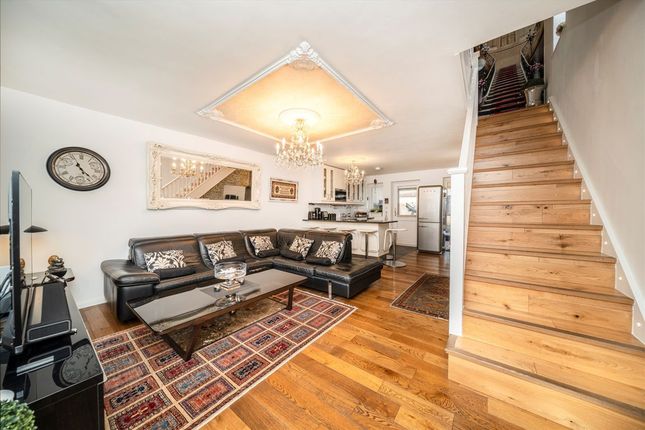 3, Codling Close, London photo 2