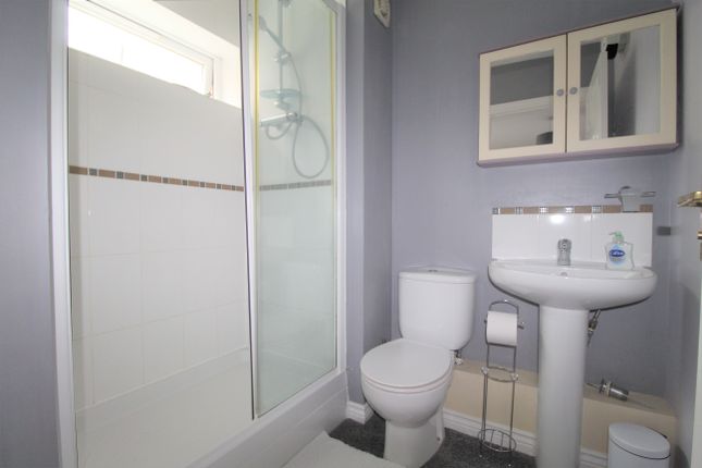 16, School Meadow, Guildford photo 4
