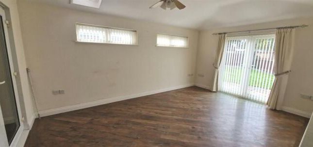 46, East Elloe Avenue, Spalding photo 3