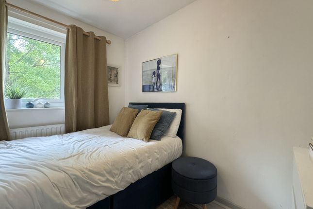 57, Holtdale Avenue, Leeds photo 5