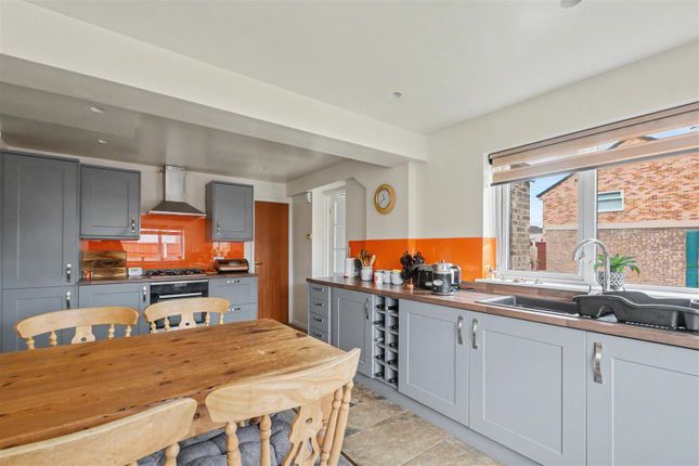 92, Dovedale Avenue, Nottingham photo 4
