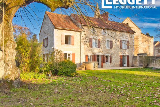 Thumbnail Villa for sale in Châtellerault, Vienne, Nouvelle-Aquitaine